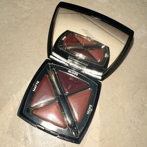 CHANEL Quatuor Levres Intenses 51 LES POURPRES
Lip Intensities Berries New Rare